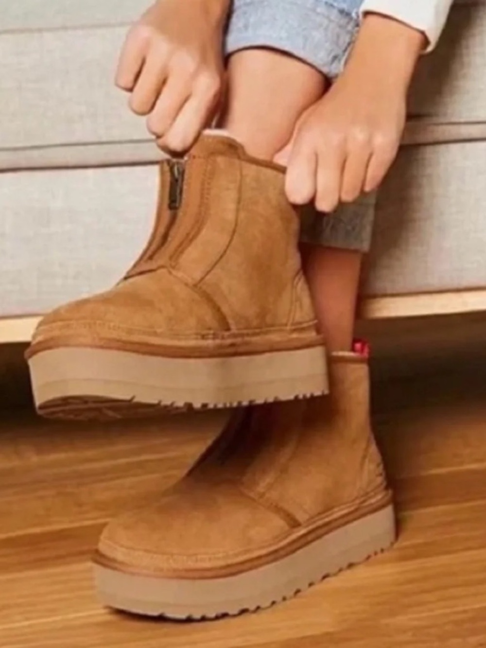UGG Neumel Zip Platform Boot Women’s Size 6 Chestnut